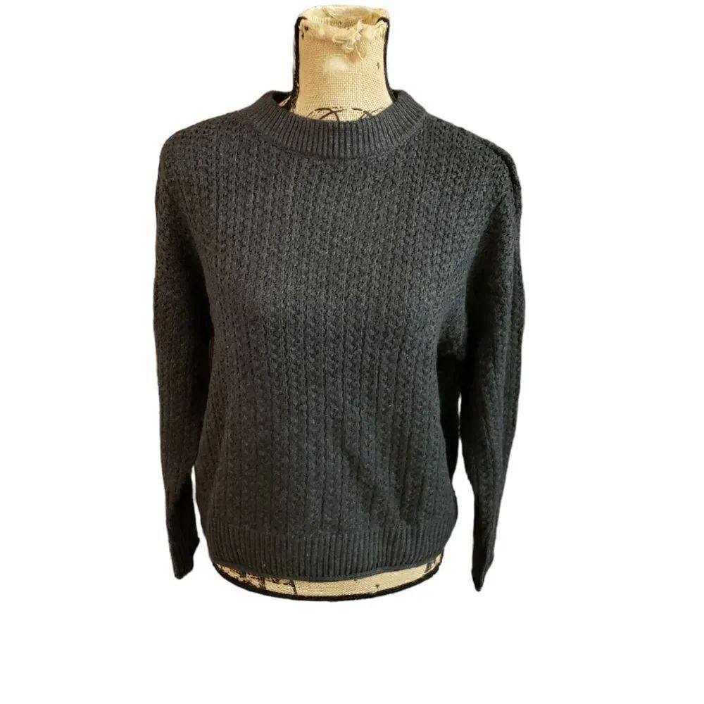 Universal Thread Sweater - Picture 11 of 11